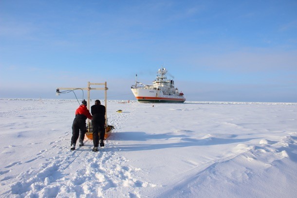 Radar measurements over sea ice from the Research Vessel Aranda. Credit: Rachel Tilling